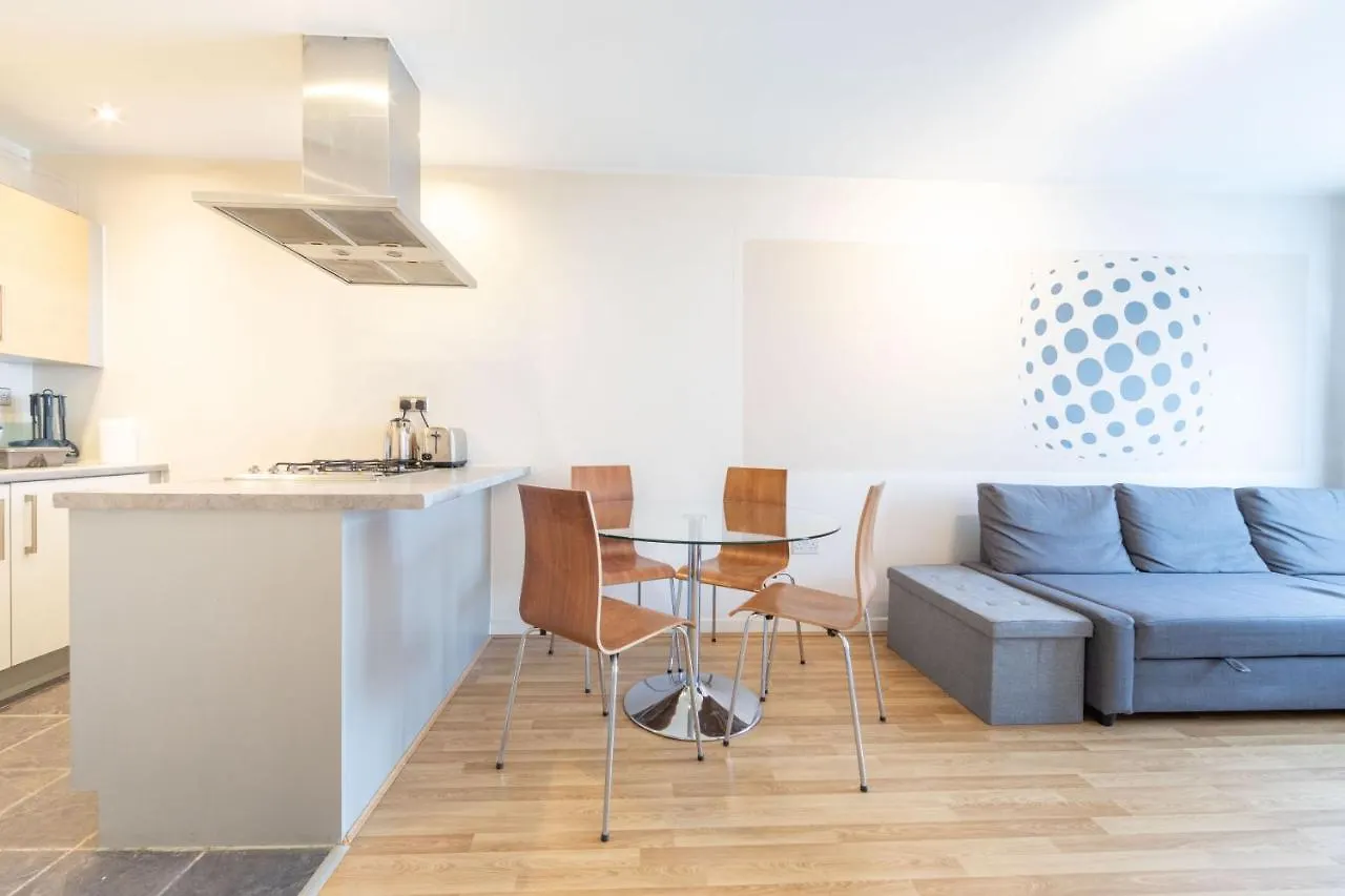 Pass The Keys Cosy 1Bed Apartment Nearby Canary Wharf Londen