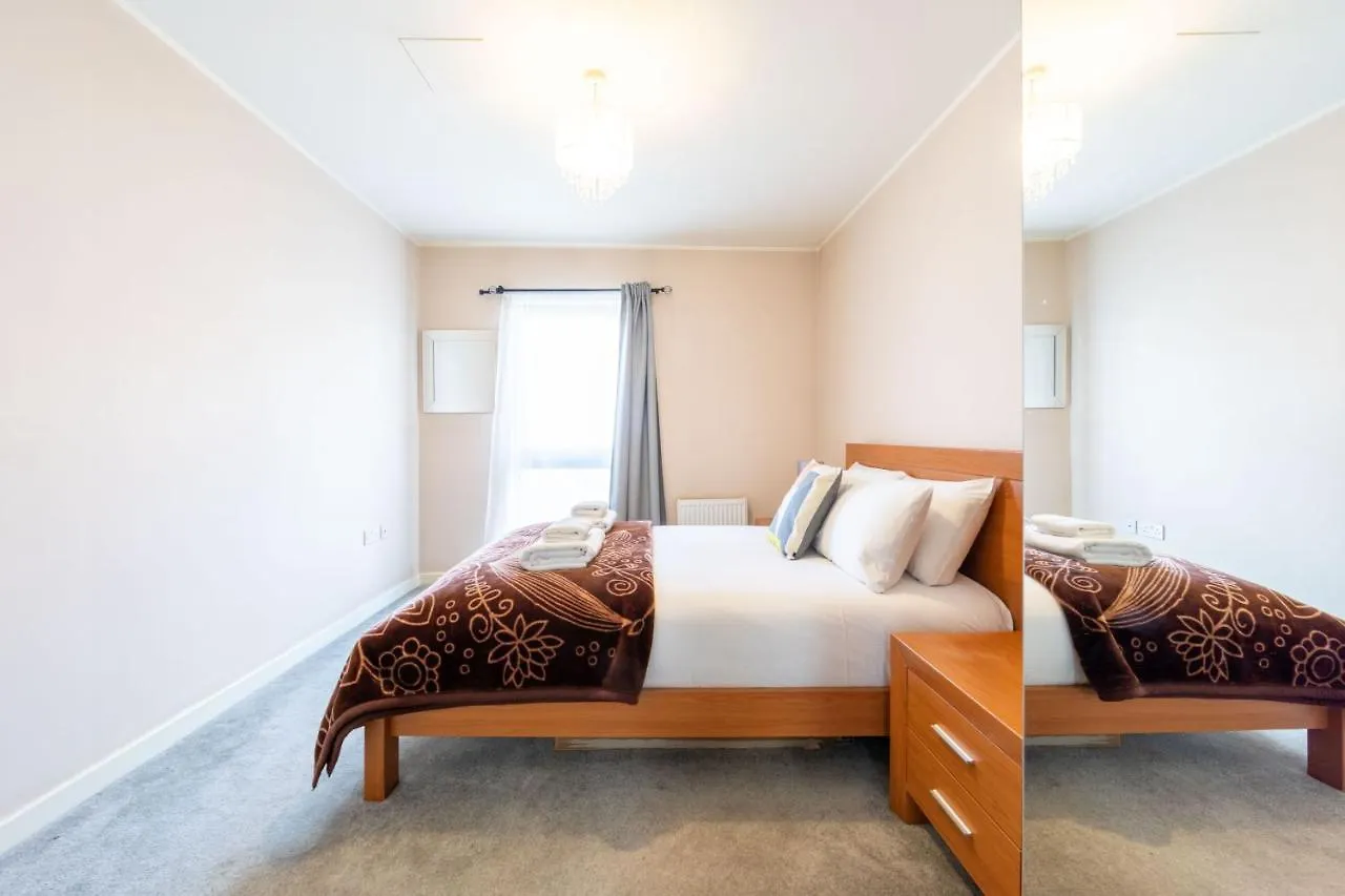 Pass The Keys Cosy 1Bed Apartment Nearby Canary Wharf Londen